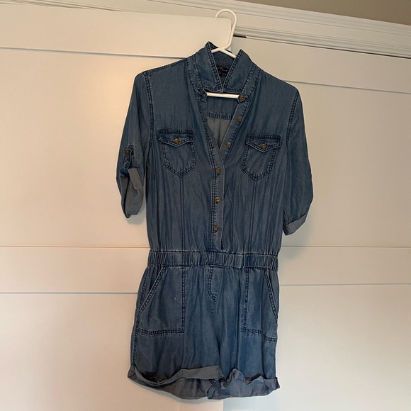 Super cute for summer denim romper, dress it up or down! - Picture 1 of 4